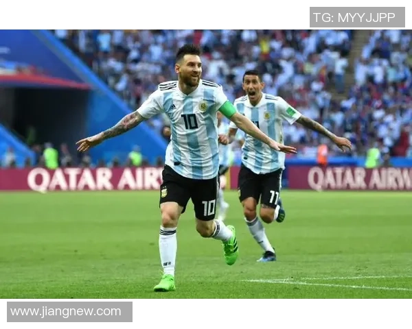 足球明星纷纷点赞陈宁的球技与领导力展现出卓越的职业素养与人品魅力 足球明星纷纷点赞陈宁的球技与领导力展现出卓越的职业素养与人品魅力